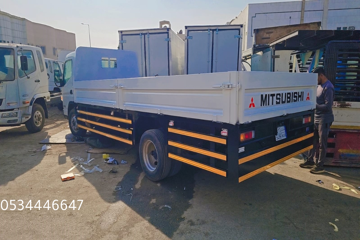 ورشة تفصيل وبيع صناديق في الرياض