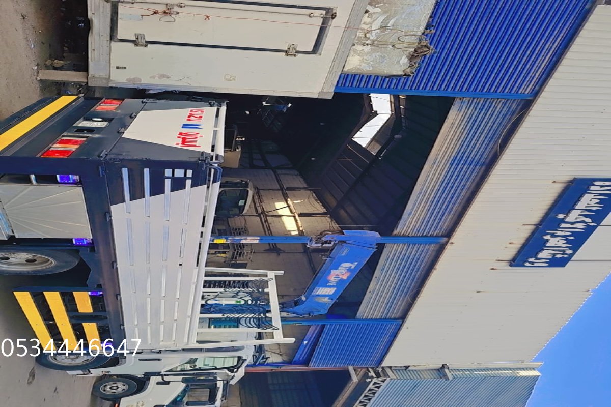 صناديق عزل فوم عالية الجودة حسب المواصفات، بارتفاع داخلي مناسب وفوق أبواب سحاب